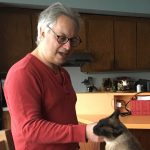 Photo du journaliste et écrivain Jason Weiss avec son chat